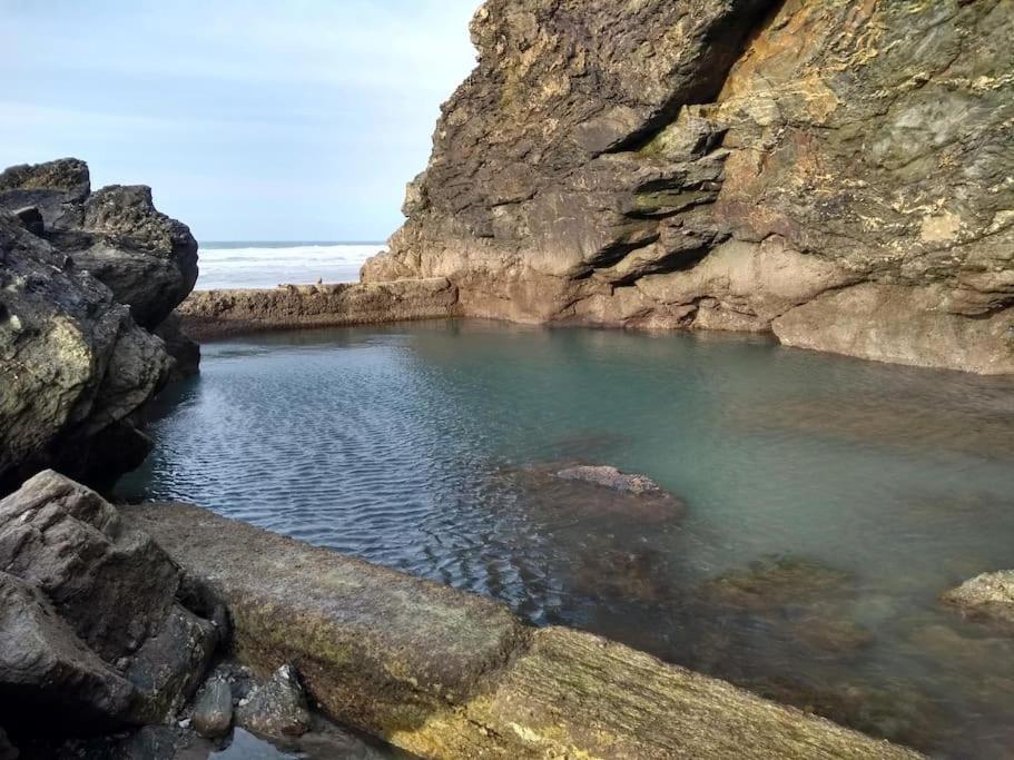 Dingley Dell - Superb Location For Truro In Private *