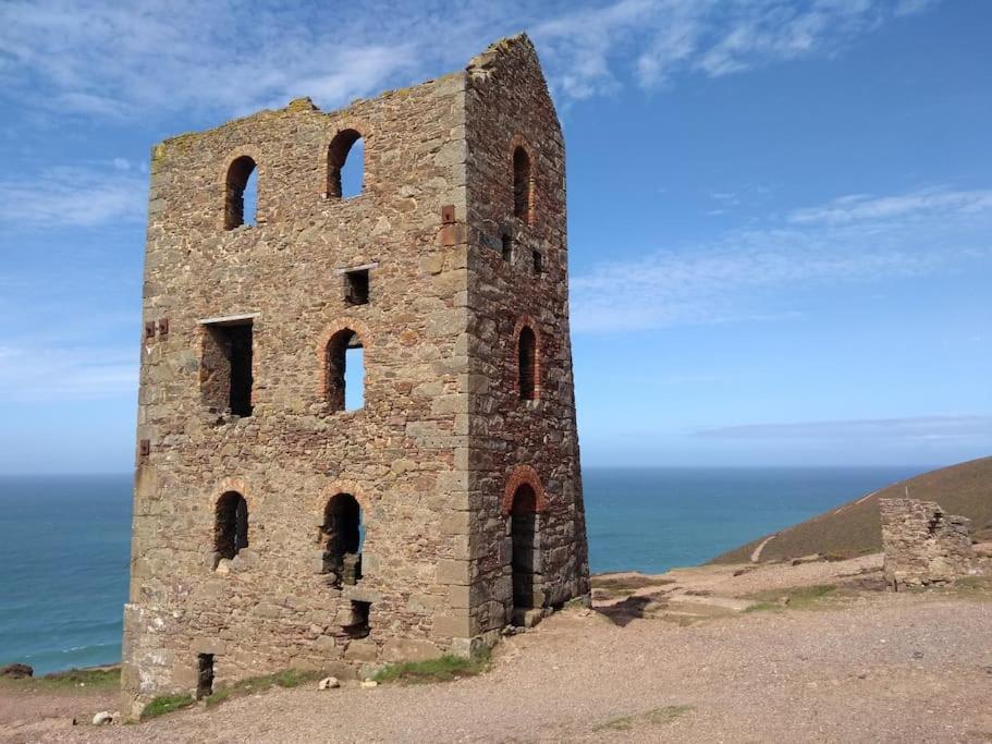 Dingley Dell - Superb Location For Truro In Private